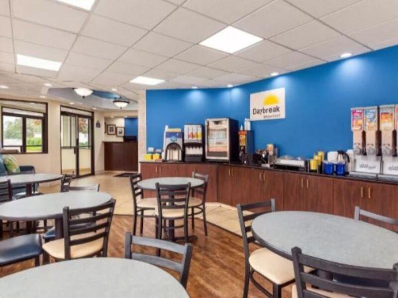 Days Inn By Wyndham Weldon Roanoke Rapids Bagian luar foto