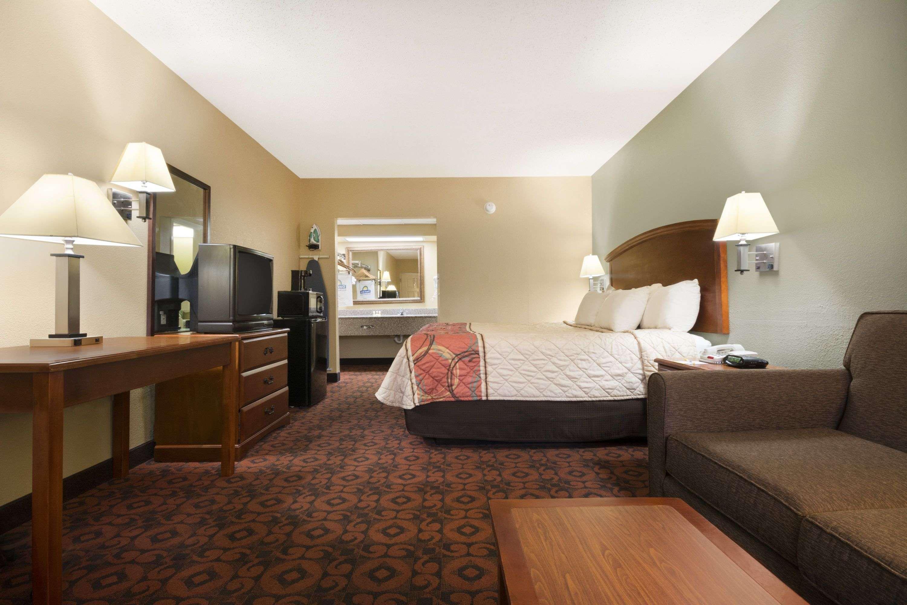 Days Inn By Wyndham Weldon Roanoke Rapids Bagian luar foto