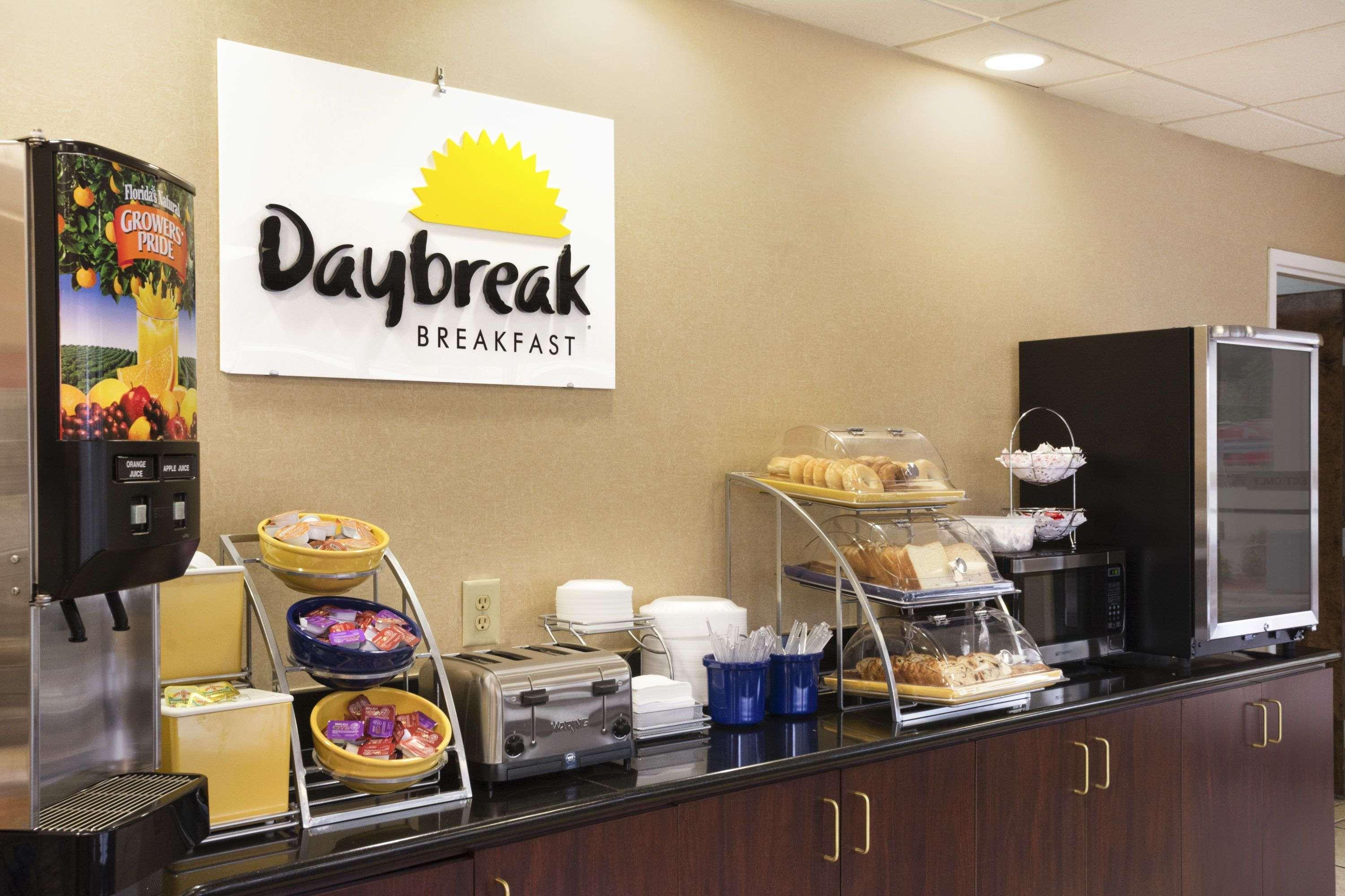 Days Inn By Wyndham Weldon Roanoke Rapids Bagian luar foto
