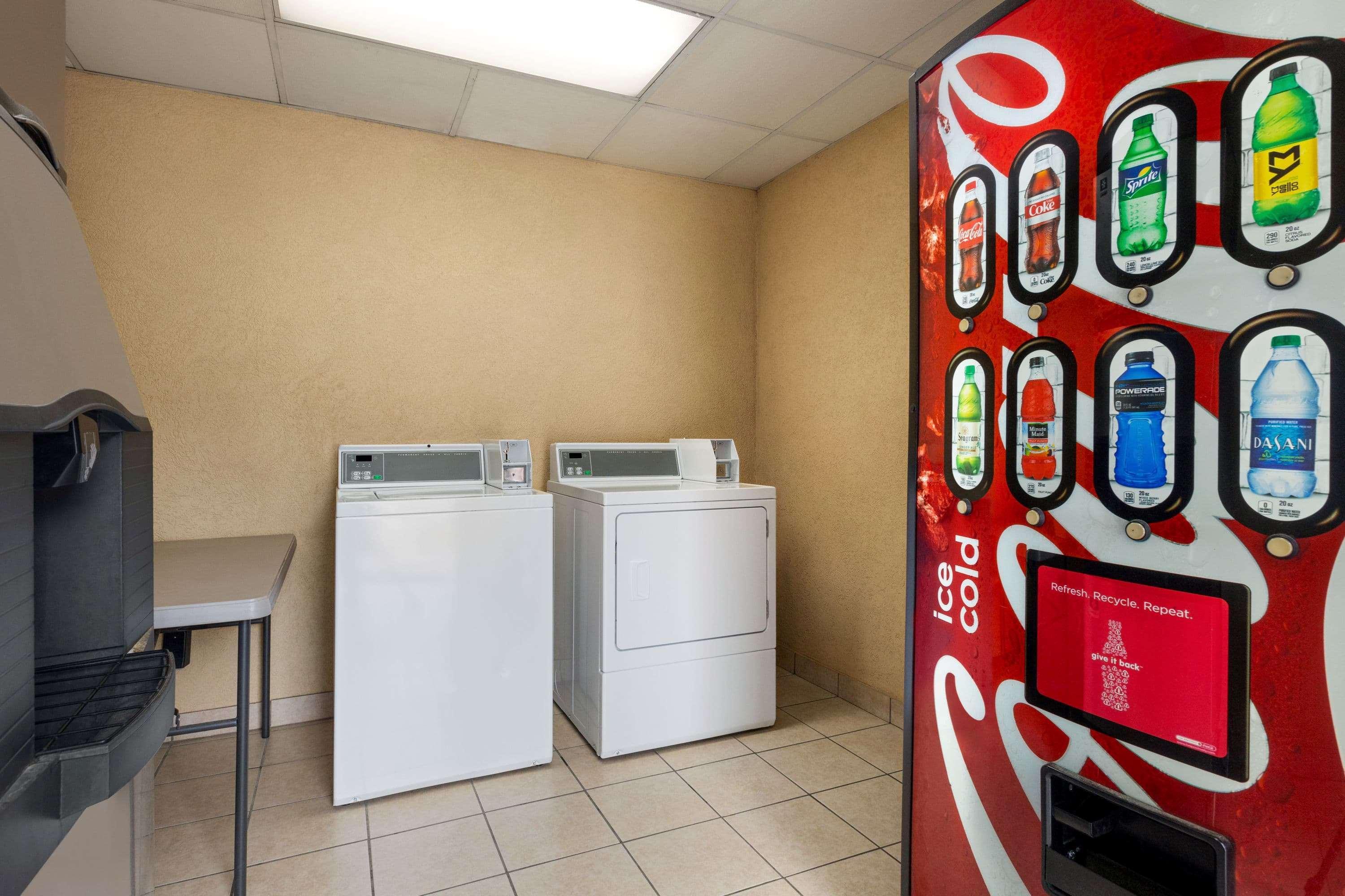 Days Inn By Wyndham Weldon Roanoke Rapids Bagian luar foto