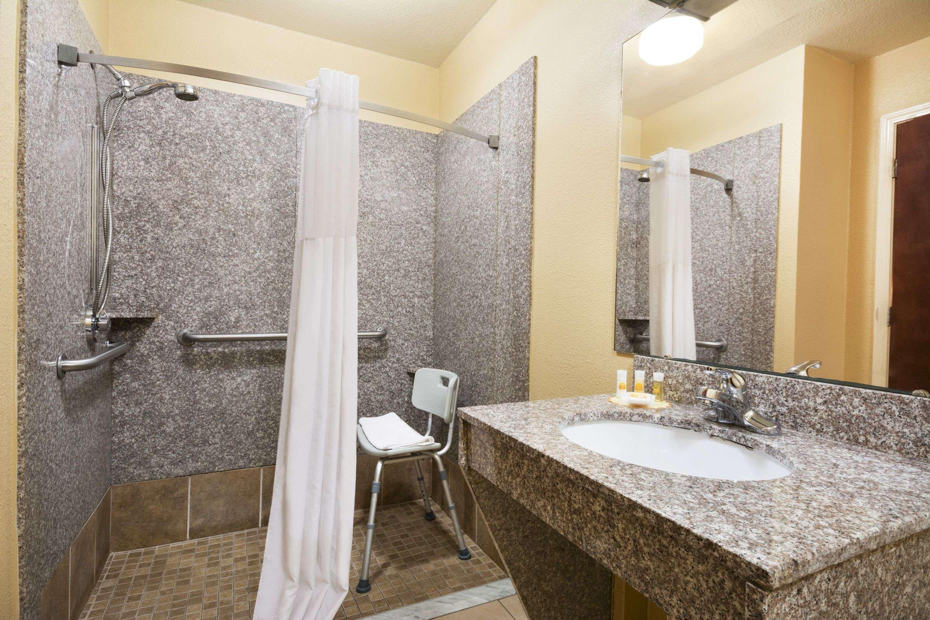 Days Inn By Wyndham Weldon Roanoke Rapids Bagian luar foto