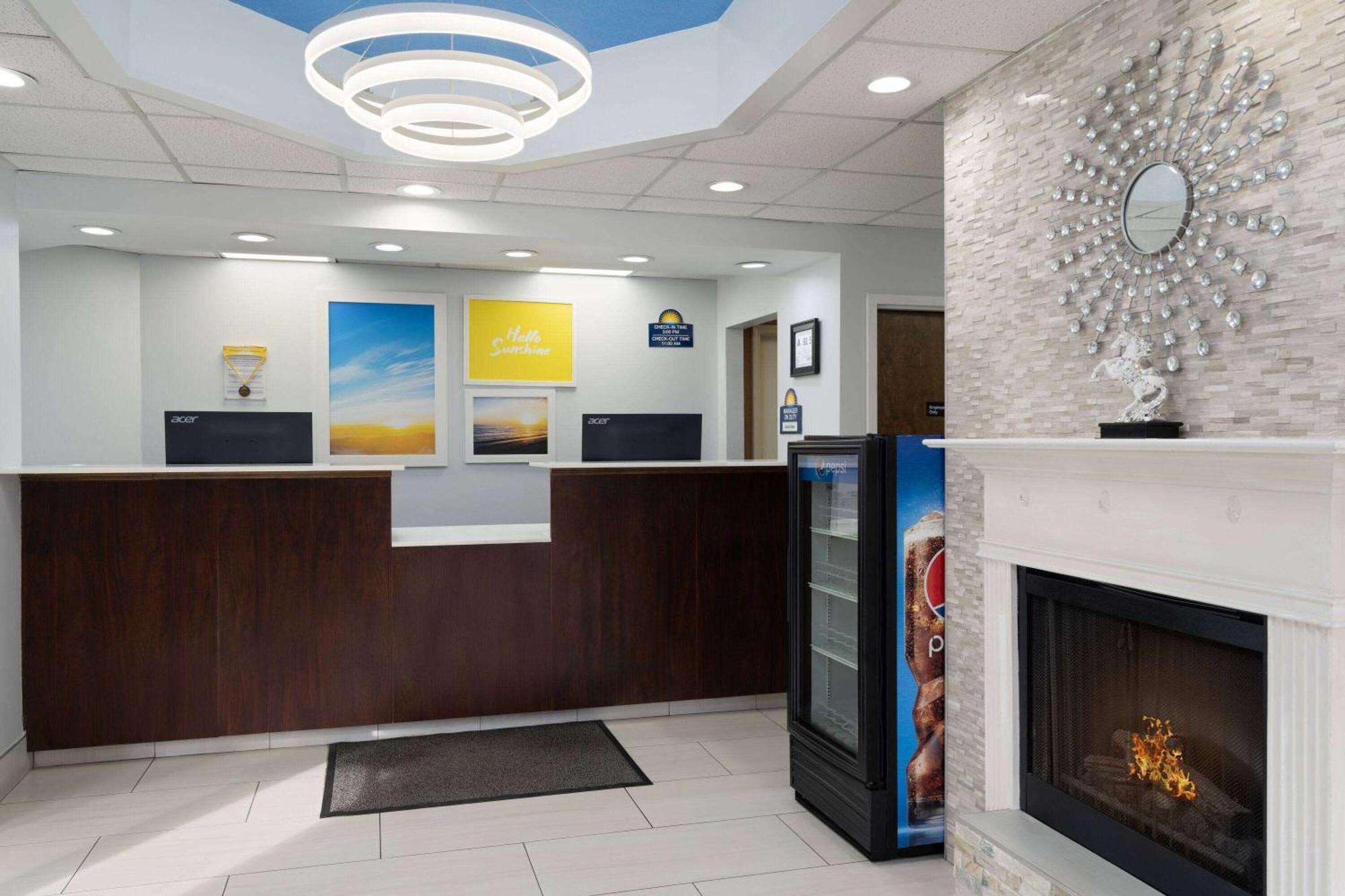 Days Inn By Wyndham Weldon Roanoke Rapids Bagian luar foto