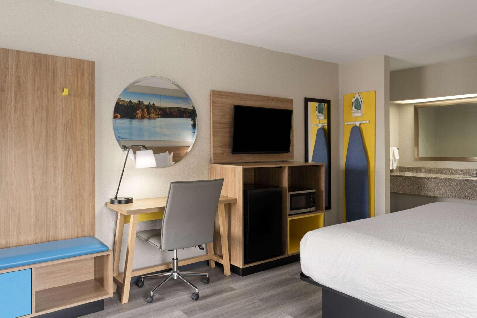 Days Inn By Wyndham Weldon Roanoke Rapids Bagian luar foto