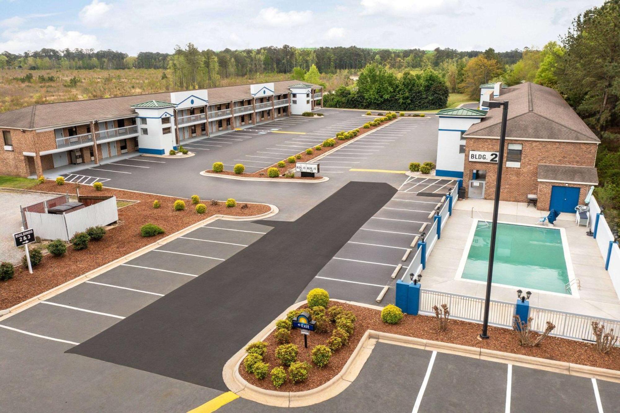 Days Inn By Wyndham Weldon Roanoke Rapids Bagian luar foto